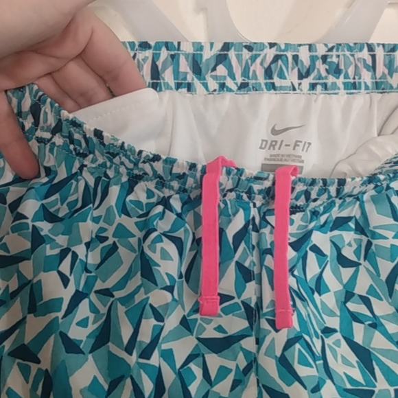 Nike Tempo running shorts for girls Allover Print 2 with an inner brief size XL - Picture 7 of 12